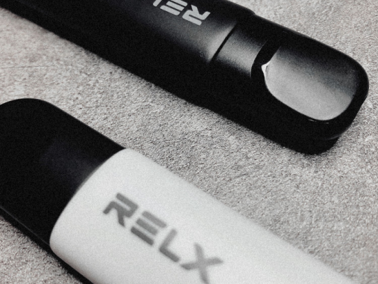 冰爽黑加仑，悦刻阿尔法夏日味觉盛宴！